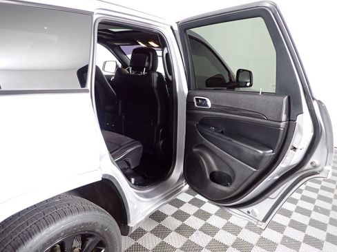 Used 2019 Jeep Grand Cherokee Altitude AWD/4WD image 35
