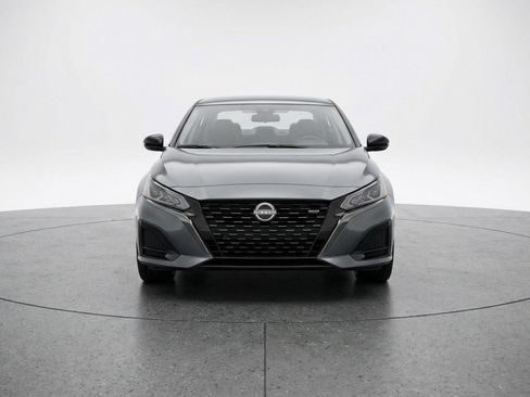 Used 2025 Nissan Altima 2.5 SV image 2