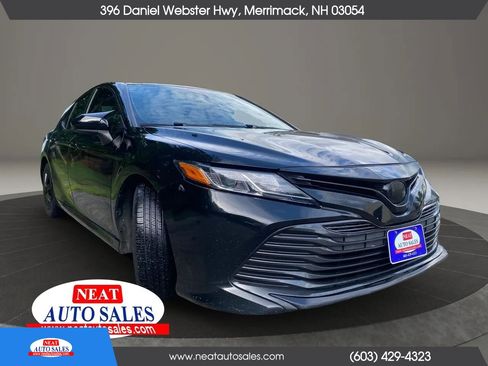 Used 2020 Toyota Camry LE FWD image 3