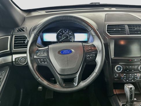 Used 2016 Ford Explorer XLT w/ Equipment Group 201A AWD/4WD image 17