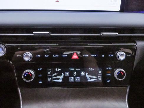 Certified 2025 Genesis G80 2.5T Advanced image 17