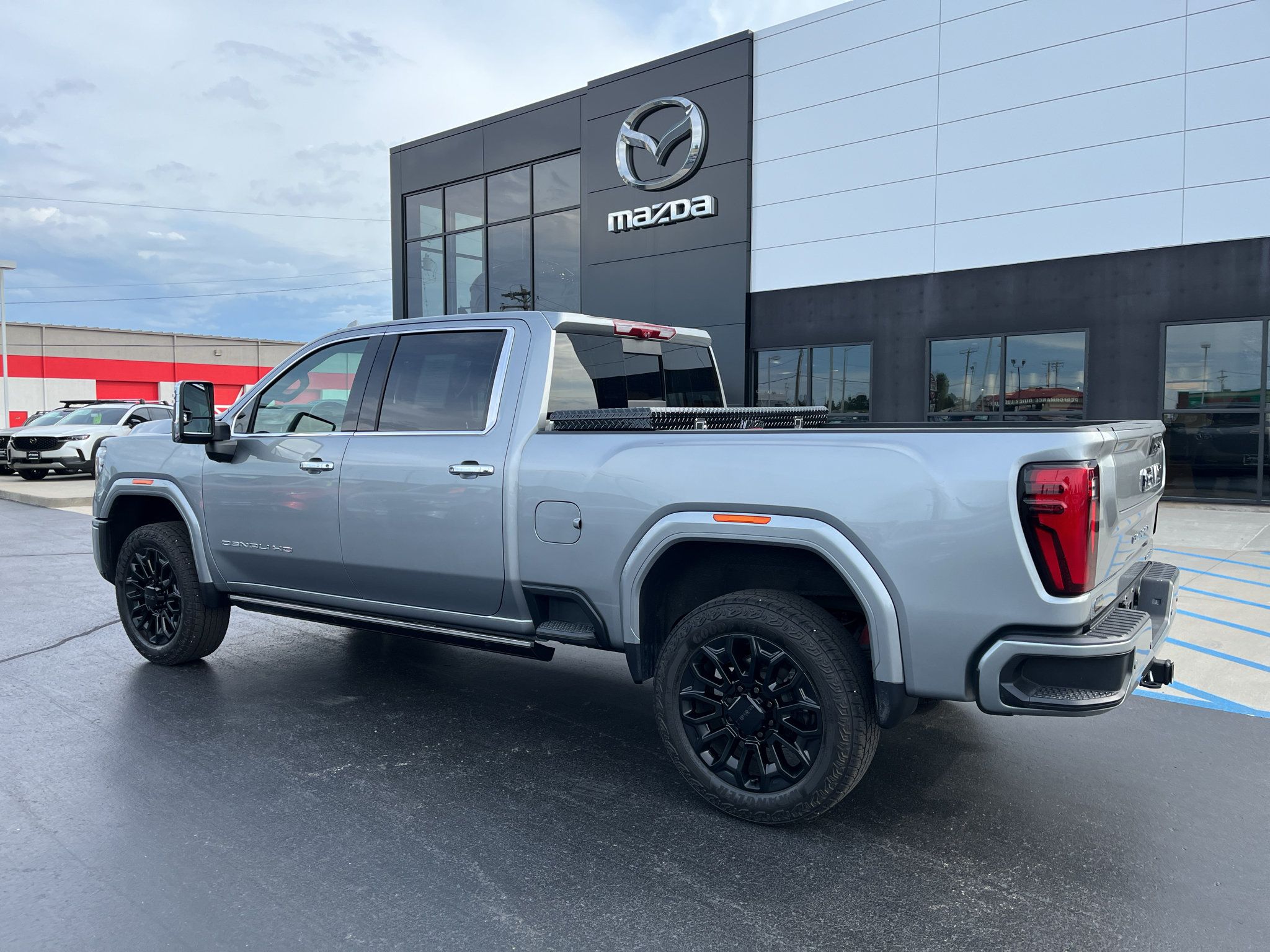 Used 2025 GMC Sierra 2500 Denali Ultimate AWD/4WD image 3