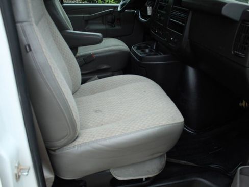 Used 2019 Chevrolet Express 3500 LT w/ LT Preferred Equipment Group image 17