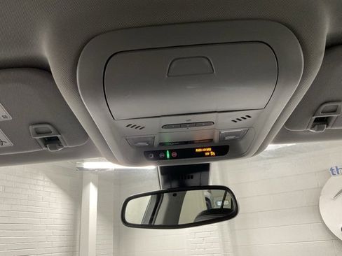 Used 2024 GMC Terrain SLT image 29