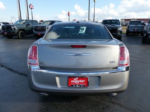 Used 2014 Chrysler 300 image 6