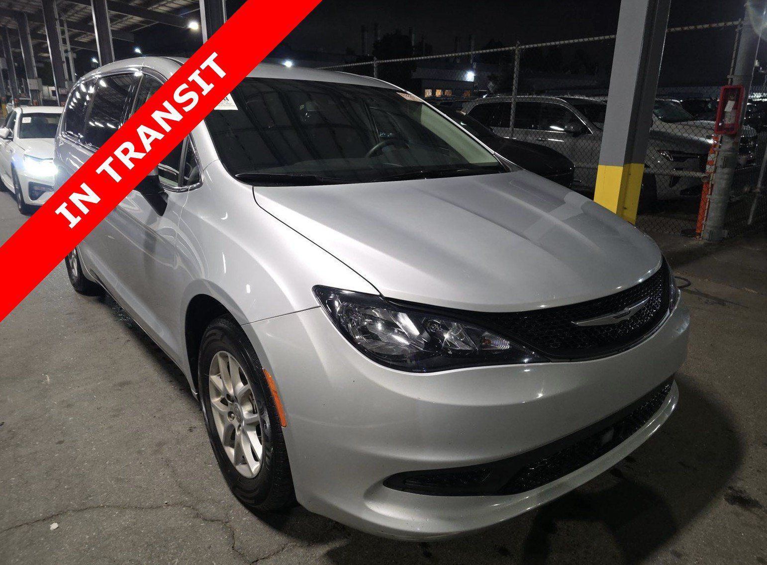 Used 2023 Chrysler Voyager LX FWD image 5