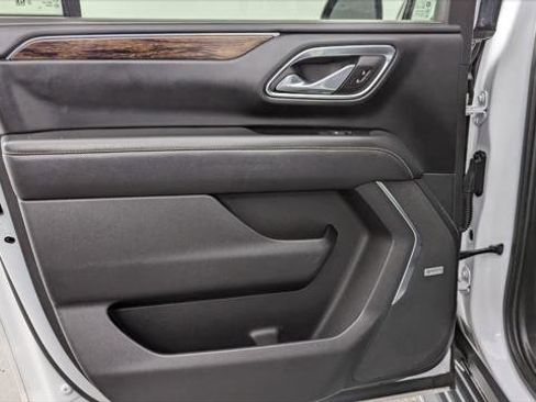 Used 2023 Chevrolet Suburban Premier image 16