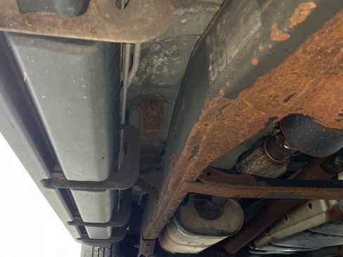 Used 2011 Chevrolet Suburban LT image 22