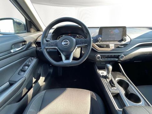 Used 2024 Nissan Altima 2.5 SV FWD image 12