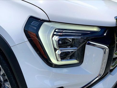 Used 2025 GMC Terrain Elevation w/ Elevation Premium Package FWD image 27