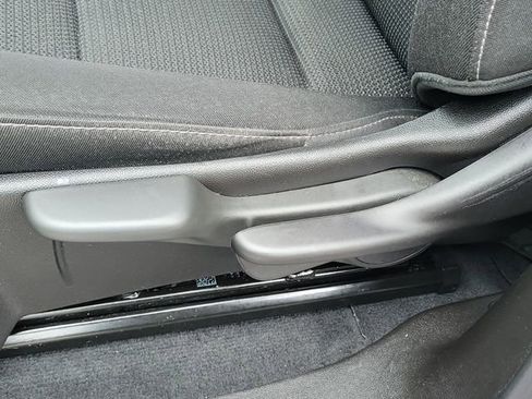 Used 2024 Chevrolet Colorado LT image 18