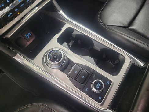 Used 2021 Ford Explorer XLT w/ Equipment Group 202A AWD/4WD image 26