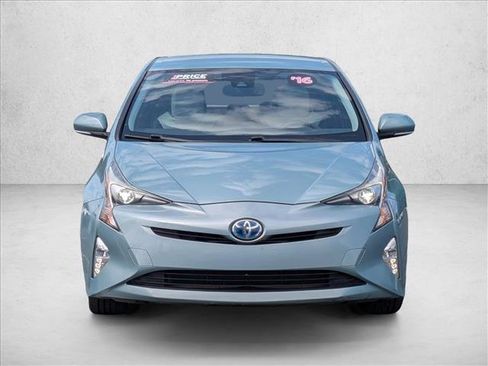 Used 2016 Toyota Prius Four Touring image 2