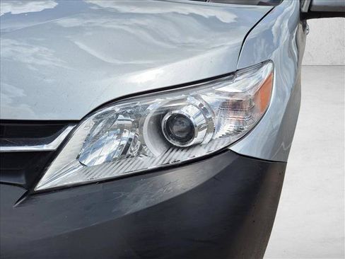 Used 2020 Toyota Sienna LE FWD image 11