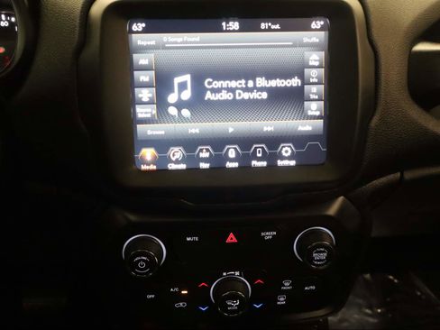 Used 2020 Jeep Renegade Altitude w/ UConnect 8.4 Nav Group image 10