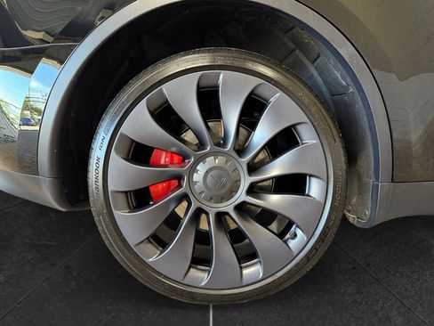 Used 2024 Tesla Model Y Performance AWD/4WD image 36