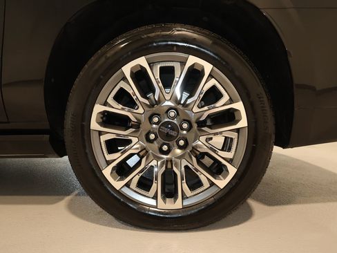 Used 2024 GMC Yukon XL Denali Ultimate AWD/4WD image 39