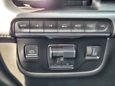 Certified 2023 Cadillac Escalade Sport Platinum w/ LPO, ONYX Package image 17