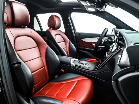 Used 2022 Mercedes-Benz GLC 300 image 7