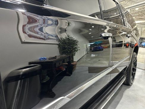 Used 2019 Cadillac Escalade ESV Premium Luxury AWD/4WD image 19
