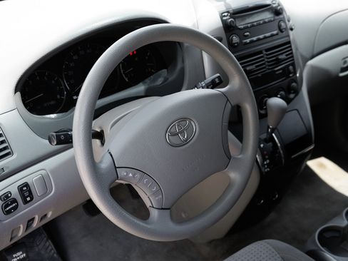 Used 2006 Toyota Sienna LE AWD/4WD image 12