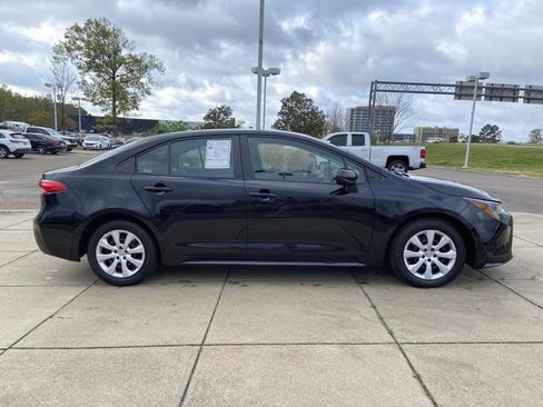 Used 2024 Toyota Corolla LE image 13