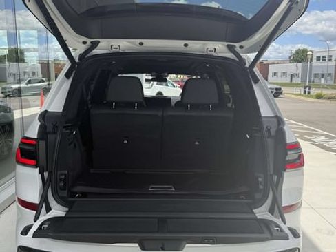 Used 2024 BMW X7 xDrive40i w/ M Sport Package AWD/4WD image 58