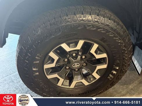Used 2021 Toyota Tacoma TRD Off-Road w/ TRD Premium Off Road Package AWD/4WD image 10