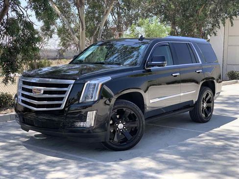 Used 2016 Cadillac Escalade Premium image 3