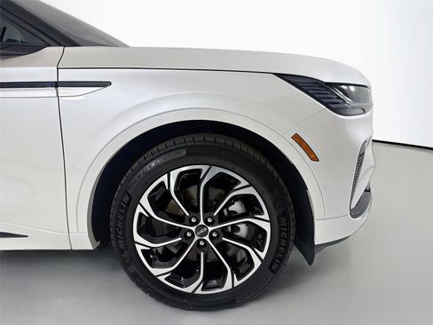 Used 2025 Lincoln Nautilus Reserve image 8