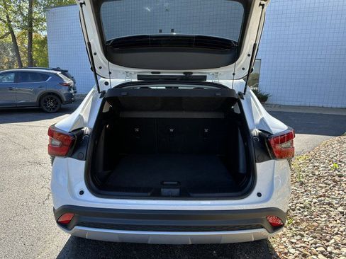Used 2024 Chevrolet Trax LT image 10