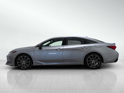 Used 2019 Toyota Avalon Touring image 3