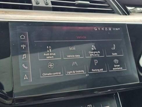 Used 2019 Audi e-tron Premium Plus image 28