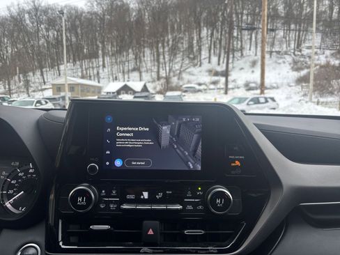 Used 2025 Toyota Highlander LE image 20