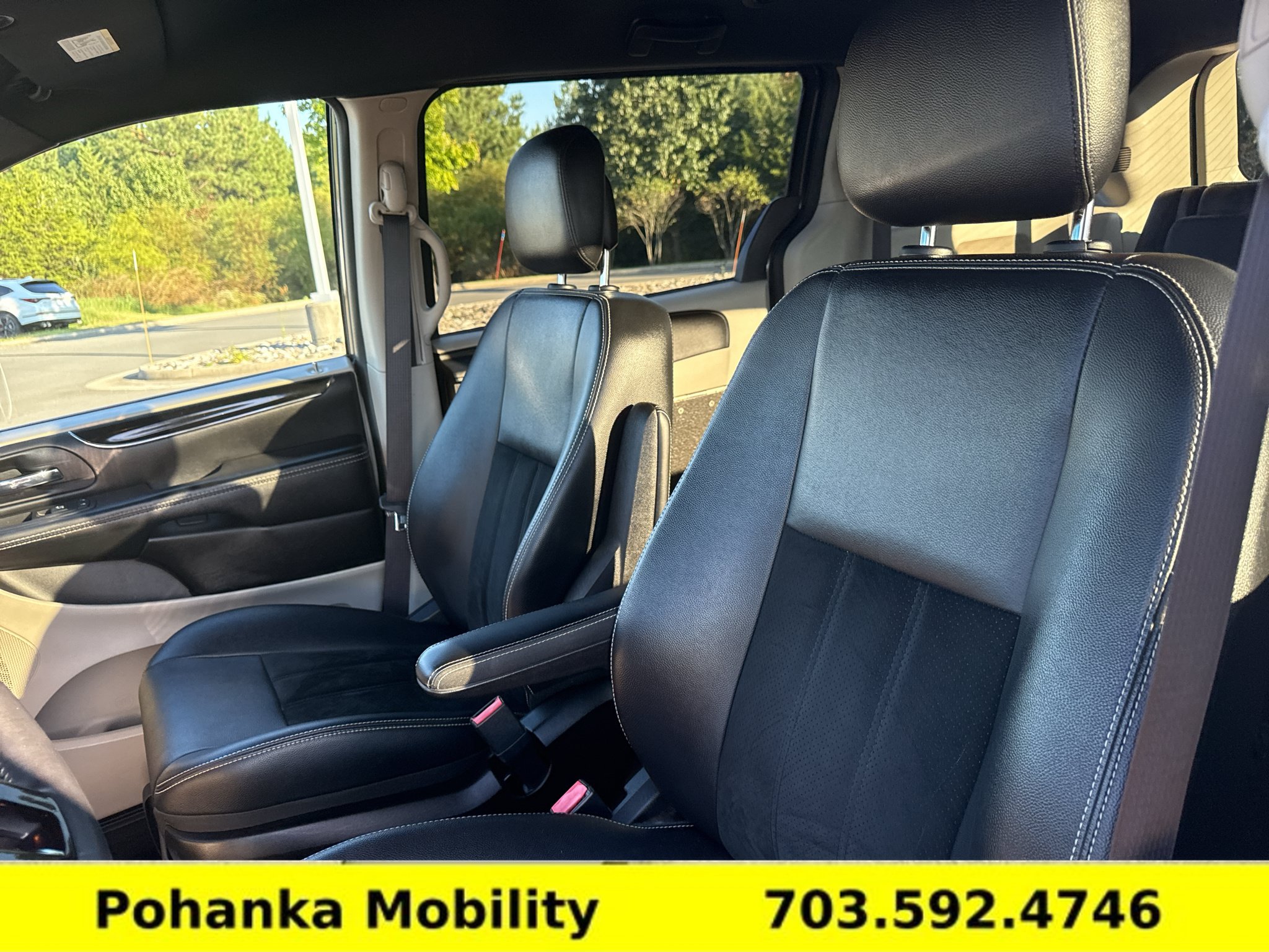 Used 2017 Dodge Grand Caravan SXT FWD image 10