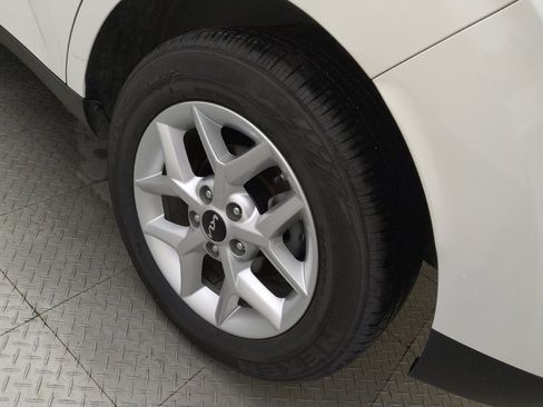 Used 2025 Kia Soul LX w/ LX Technology Package FWD image 31