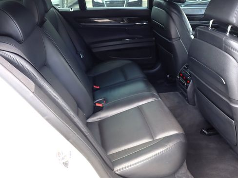 Used 2015 BMW 750i RWD image 19