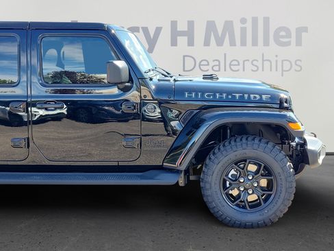 New 2025 Jeep Gladiator High Tide image 8