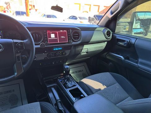 Used 2021 Toyota Tacoma TRD Sport w/ Technology Package image 30