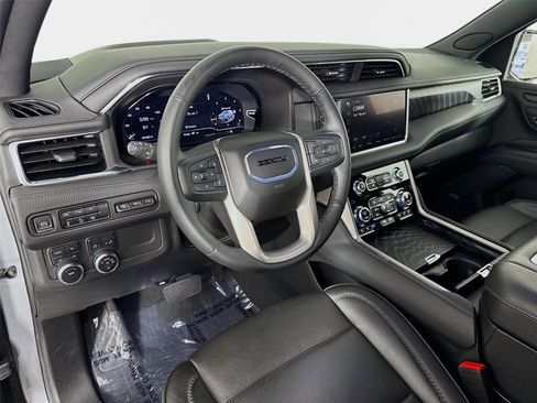 Used 2024 GMC Yukon Denali AWD/4WD image 9
