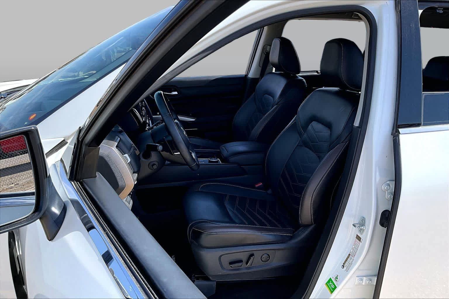 Used 2024 Nissan Pathfinder Platinum w/ Cargo Package AWD/4WD image 8