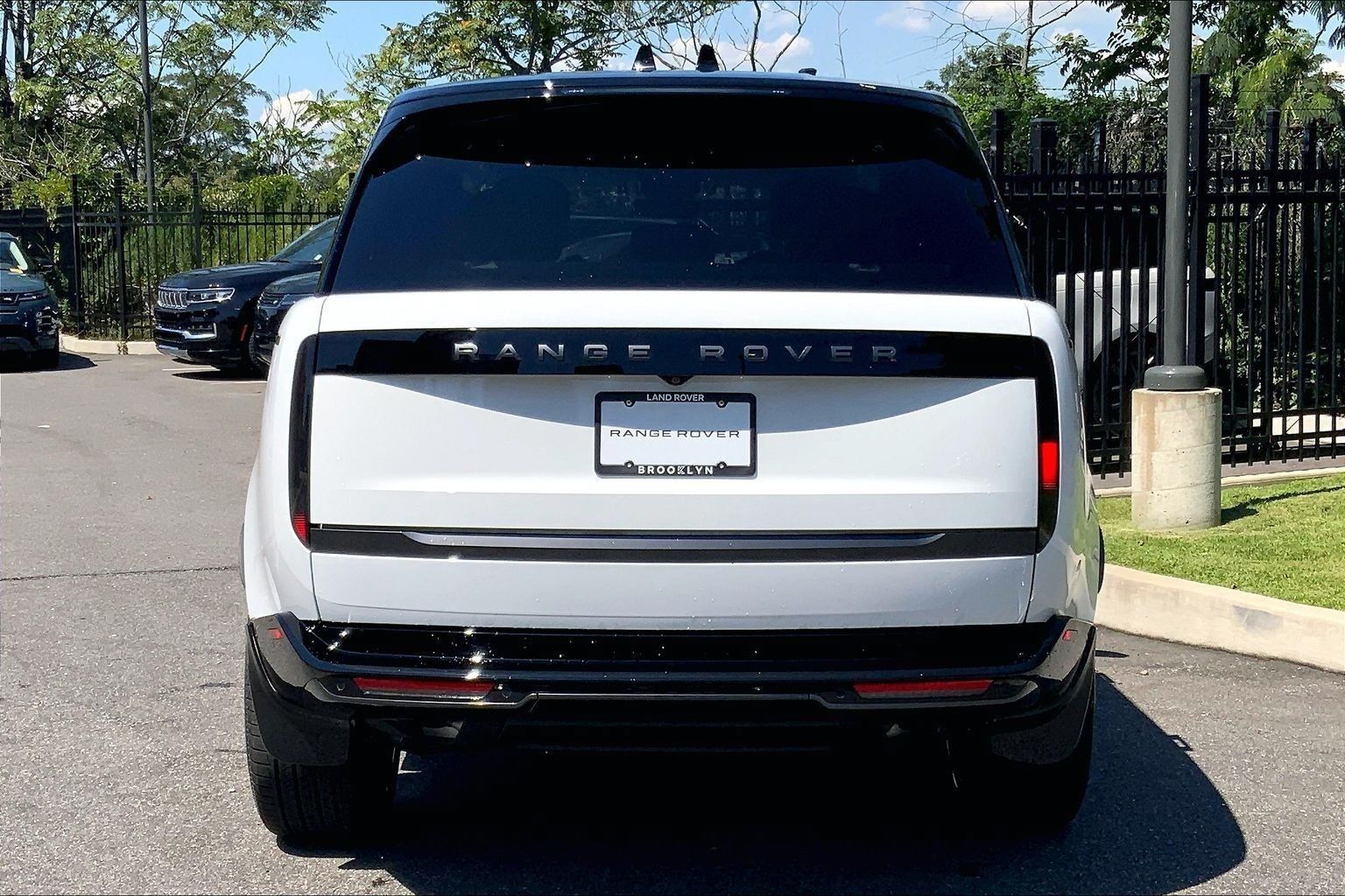 New 2027 Land Rover Range Rover SE AWD/4WD image 4