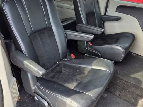 Used 2018 Dodge Grand Caravan SXT FWD image 10