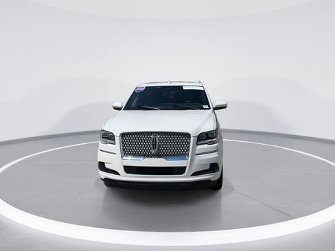 Used 2023 Lincoln Navigator Reserve AWD/4WD image 2