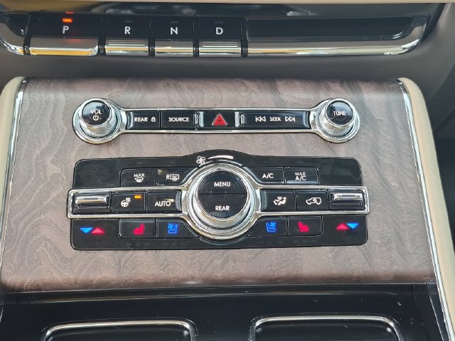 Used 2024 Lincoln Aviator Reserve w/ Equipment Group 201A AWD/4WD image 23