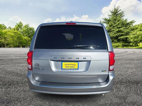 Used 2018 Dodge Grand Caravan SE w/ UConnect Hands-Free Group image 6
