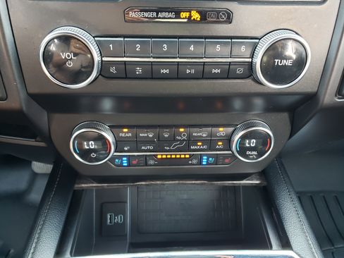 Used 2020 Ford Expedition Limited RWD image 22