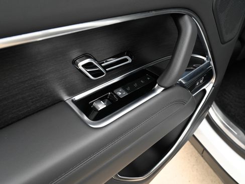 Used 2025 Land Rover Range Rover SE AWD/4WD image 37