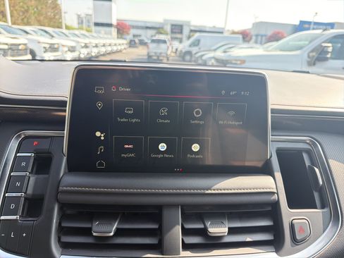 Used 2022 GMC Yukon XL AT4 AWD/4WD image 23