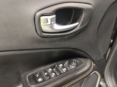 Used 2018 Jeep Compass Latitude w/ Popular Equipment Group AWD/4WD image 27